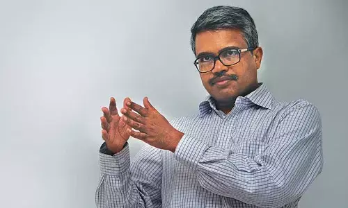 राम के महल में आग लगाता हनुमान राम के महल में आग लगाता हनुमान