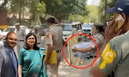 Swati Maliwal Assault Case: CM Kejriwal के घर से Delhi Police ने CCTV और DVR किया जब्त Swati Maliwal Assault Case: CM Kejriwal के घर से Delhi Police ने CCTV और DVR किया जब्त