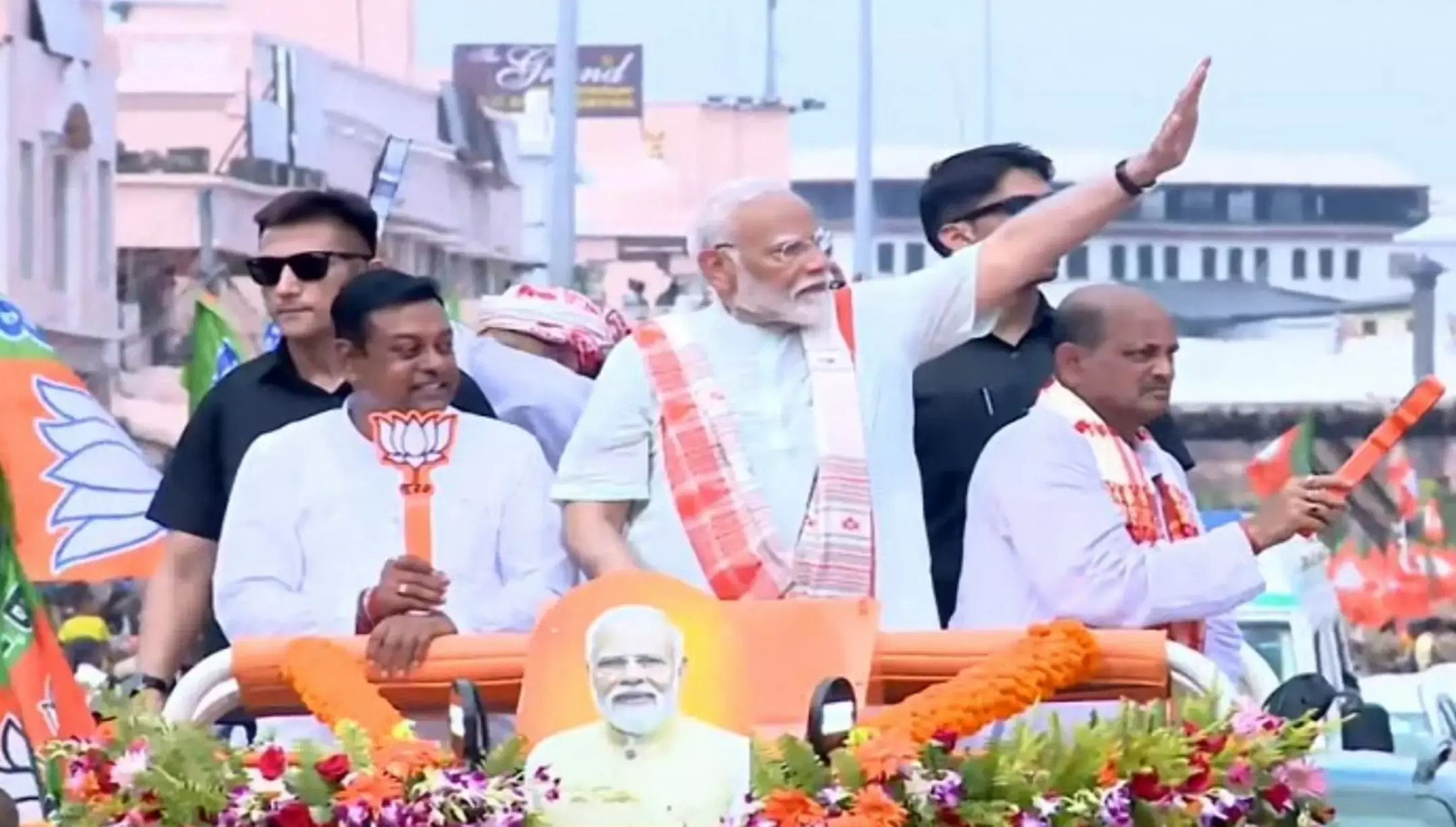 PM Modi Road Show: पीएम मोदी ने ओडिशा के पुरी में किया रोड शो, बीजेपी उम्मीदवार संबित पात्रा के लिए मांगे वोट PM Modi Road Show: पीएम मोदी ने ओडिशा के पुरी में किया रोड शो, बीजेपी उम्मीदवार संबित पात्रा के लिए मांगे वोट