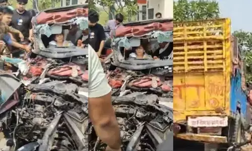 Air India Salary Hike: यमुना एक्सप्रेस-वे पर हुआ भीषण हादसा, कार की हालत देख उड़ जाएंगे होश, देखें VIDEO