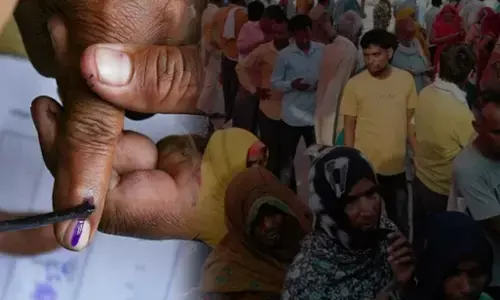 Lok Sabha Election: आखिरी चरण में 57 सीटों पर वोटिंग जारी, मतदान के बीच पश्चिम बंगाल के जाधवपुर में बमबाजी Lok Sabha Election: आखिरी चरण में 57 सीटों पर वोटिंग जारी, मतदान के बीच पश्चिम बंगाल के जाधवपुर में बमबाजी
