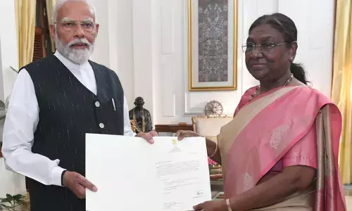 नरेंद्र मोदी को राष्ट्रपति से मिला सरकार बनाने का न्योता! 9 जून को शाम 7:15 बजे होगा शपथग्रहण नरेंद्र मोदी को राष्ट्रपति से मिला सरकार बनाने का न्योता! 9 जून को शाम 7:15 बजे होगा शपथग्रहण