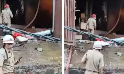 दिल्ली में बड़ा हादसा, नरेला की फैक्ट्री में लगी भीषण आग, 3 लोगों की जलकर मौत; 6 बुरी तरह झुलसे दिल्ली में बड़ा हादसा, नरेला की फैक्ट्री में लगी भीषण आग, 3 लोगों की जलकर मौत; 6 बुरी तरह झुलसे
