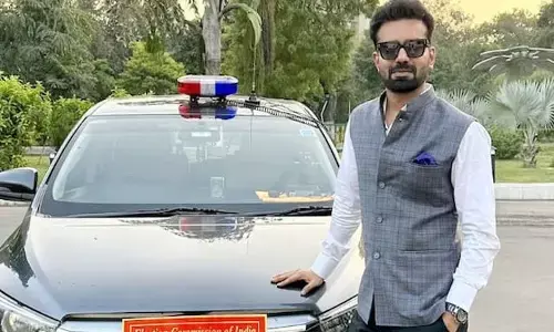 अब नौकरी पर वापस आना चाहते हैं इस्तीफ़ा दे चुके IAS अभिषेक सिंह, योगी सरकार ने फंसाया ये पेच!