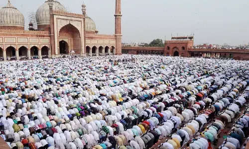 Eid ul-Adha 2024: рджреЗрд╢ рдореЗрдВ рдЖрдЬ рдордирд╛рдИ рдЬрд╛ рд░рд╣реА рдмрдХрд░реАрдж, рджрд┐рд▓реНрд▓реА рд╕реЗ рд▓реЗрдХрд░ рдореБрдВрдмрдИ рддрдХ рдЬрд╢реНрди Eid ul-Adha 2024: рджреЗрд╢ рдореЗрдВ рдЖрдЬ рдордирд╛рдИ рдЬрд╛ рд░рд╣реА рдмрдХрд░реАрдж, рджрд┐рд▓реНрд▓реА рд╕реЗ рд▓реЗрдХрд░ рдореБрдВрдмрдИ рддрдХ рдЬрд╢реНрди