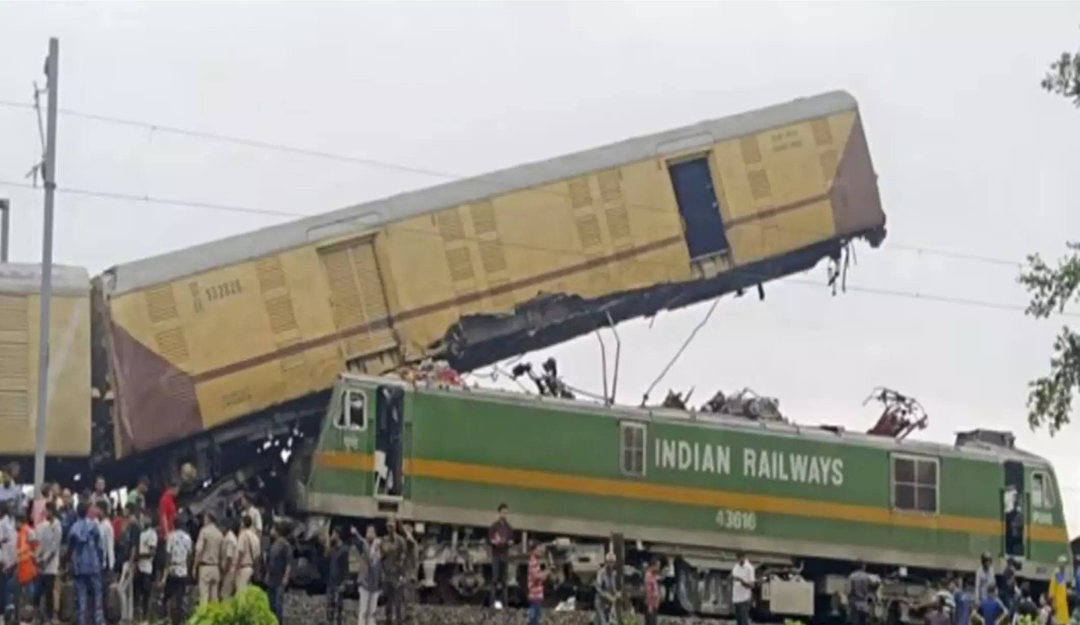 West Bengal Train Accident :  कंचनजंगा एक्सप्रेस हादसे के चलते आज भी रद्द रहेंगी ये ट्रेनें, कई का बदला रूट, देखें लिस्ट