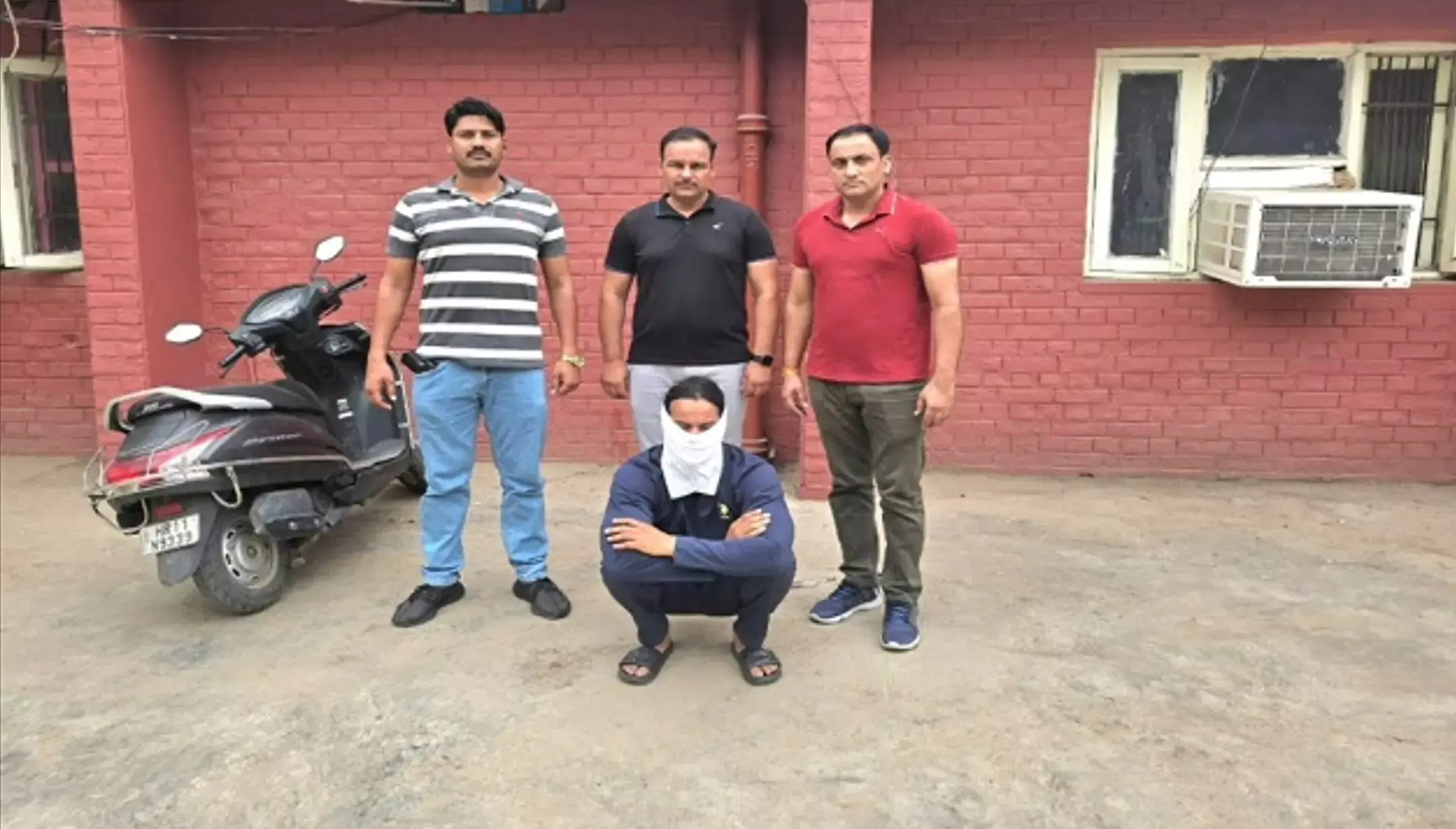 Crime News:  पत्नी ने प्रेमी के साथ मिलकर करवाई थी पति की हत्या, दोनों गिरफ्तार