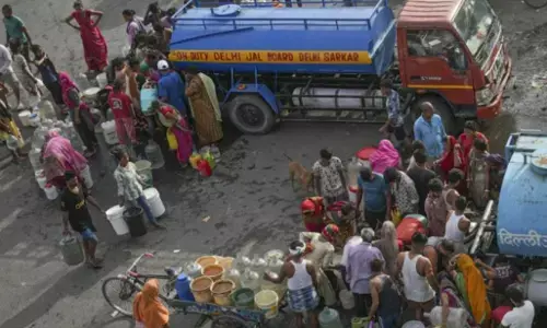 Delhi Water Crisis: बूंद-बूंद के लिए तरस रहे लोग, प्यासी दिल्ली का कौन गुनहगार?