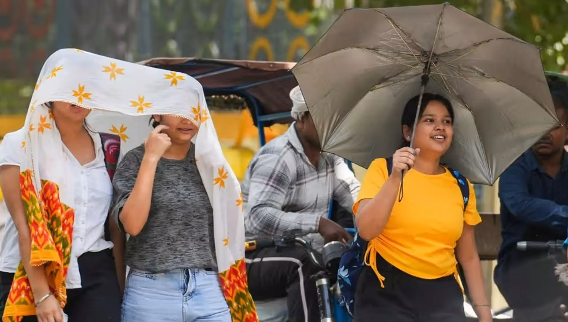 Delhi-NCR Heat Wave: Delhi-NCR में जारी रहेगा Heat Wave का कहर, यूपी और बिहार के इन इलाकों में हो सकती है बारिश Delhi-NCR Heat Wave: Delhi-NCR में जारी रहेगा Heat Wave का कहर, यूपी और बिहार के इन इलाकों में हो सकती है बारिश