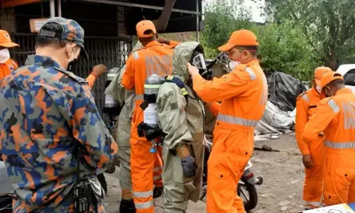 Agra News: मिल्क प्लांट में अमोनिया गैस का रिसाव, मशीन में फंसे ऑपरेटर की दम घुटने से दर्दनाक मौत Agra News: मिल्क प्लांट में अमोनिया गैस का रिसाव, मशीन में फंसे ऑपरेटर की दम घुटने से दर्दनाक मौत