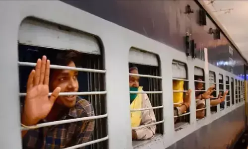 Indian Railways: अब बिना टिकट के भी कर सकते हैं ट्रेन से सफर, लेकिन पहले जान लें इन खास नियमों के बारे में Indian Railways: अब बिना टिकट के भी कर सकते हैं ट्रेन से सफर, लेकिन पहले जान लें इन खास नियमों के बारे में