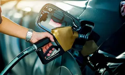 Petrol Diesel Price Today: देश में फिर बदले पेट्रोल-डीजल के दाम, तुरंत चेक करें नए रेट Petrol Diesel Price Today: देश में फिर बदले पेट्रोल-डीजल के दाम, तुरंत चेक करें नए रेट