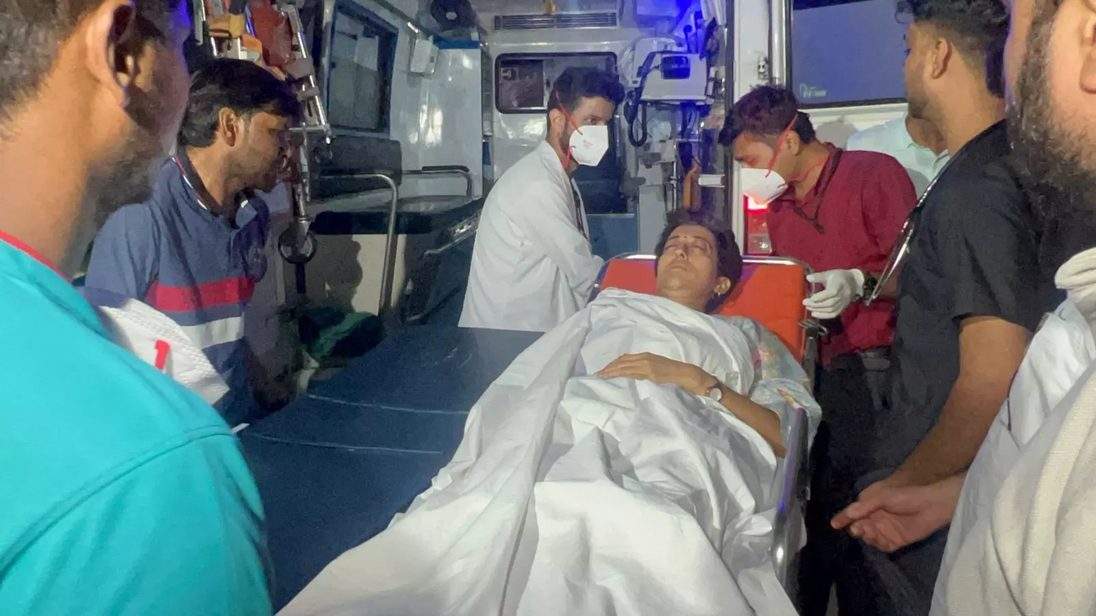 भूख हड़ताल पर बैठीं दिल्ली की मंत्री आतिशी की तबीयत बिगड़ी, LNJP अस्पताल के ICU वार्ड में भर्ती भूख हड़ताल पर बैठीं दिल्ली की मंत्री आतिशी की तबीयत बिगड़ी, LNJP अस्पताल के ICU वार्ड में भर्ती