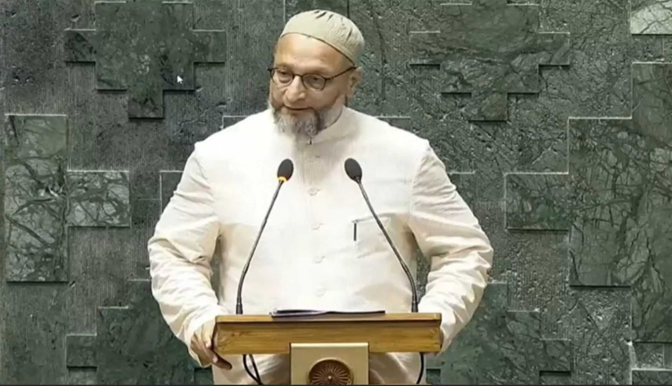 Asaduddin Owaisi: संसद में शपथ के दौरान ओवैसी ने लगाए जय फिलिस्तीन के नारे, हंगामा, भाजपा ने जताई आपत्ति Asaduddin Owaisi: संसद में शपथ के दौरान ओवैसी ने लगाए जय फिलिस्तीन के नारे, हंगामा, भाजपा ने जताई आपत्ति