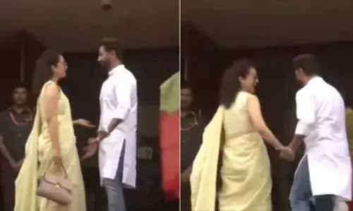 Kangana Ranaut-Chirag Paswan: कंगना रनौत ने संसद में चिराग पासवान को लगाया गले- बजाई ताली, वीडियो वायरल Kangana Ranaut-Chirag Paswan: कंगना रनौत ने संसद में चिराग पासवान को लगाया गले- बजाई ताली, वीडियो वायरल