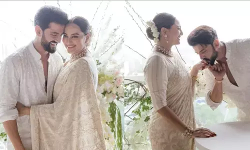 Sonakshi Sinha Shared Wedding Video: सोनाक्षी सिन्हा ने शेयर किया जहीर इकबाल संग शादी का ड्रीमी वीडियो, बेटी की विदाई पर फूट-फूटकर रोए शत्रुघ्न सिन्हा Sonakshi Sinha Shared Wedding Video: सोनाक्षी सिन्हा ने शेयर किया जहीर इकबाल संग शादी का ड्रीमी वीडियो, बेटी की विदाई पर फूट-फूटकर रोए शत्रुघ्न सिन्हा