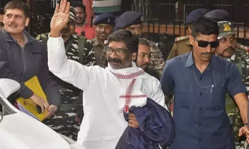 झारखंड के पूर्व मुख्यमंत्री हेमंत सोरेन को हाई कोर्ट से मिली जमानत झारखंड के पूर्व मुख्यमंत्री हेमंत सोरेन को हाई कोर्ट से मिली जमानत