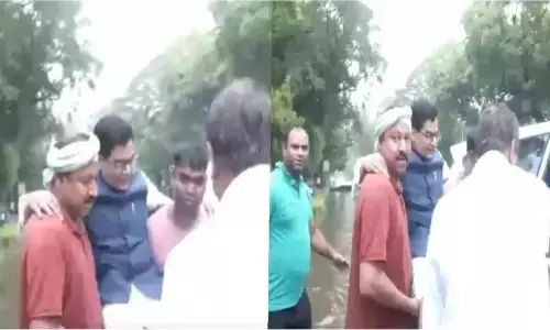 Delhi Rains: दिल्ली में बारिश के बाद सांसद राम गोपाल यादव को गोद में उठाकर ले गया स्टाफ, वीडियो वायरल Delhi Rains: दिल्ली में बारिश के बाद सांसद राम गोपाल यादव को गोद में उठाकर ले गया स्टाफ, वीडियो वायरल