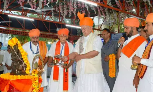 Amarnath Yatra 2024: अमरनाथ यात्रियों का पहला जत्था आज जम्मू से रवाना, राज्यपाल मनोज सिन्हा ने दिखाई हरी झंडी