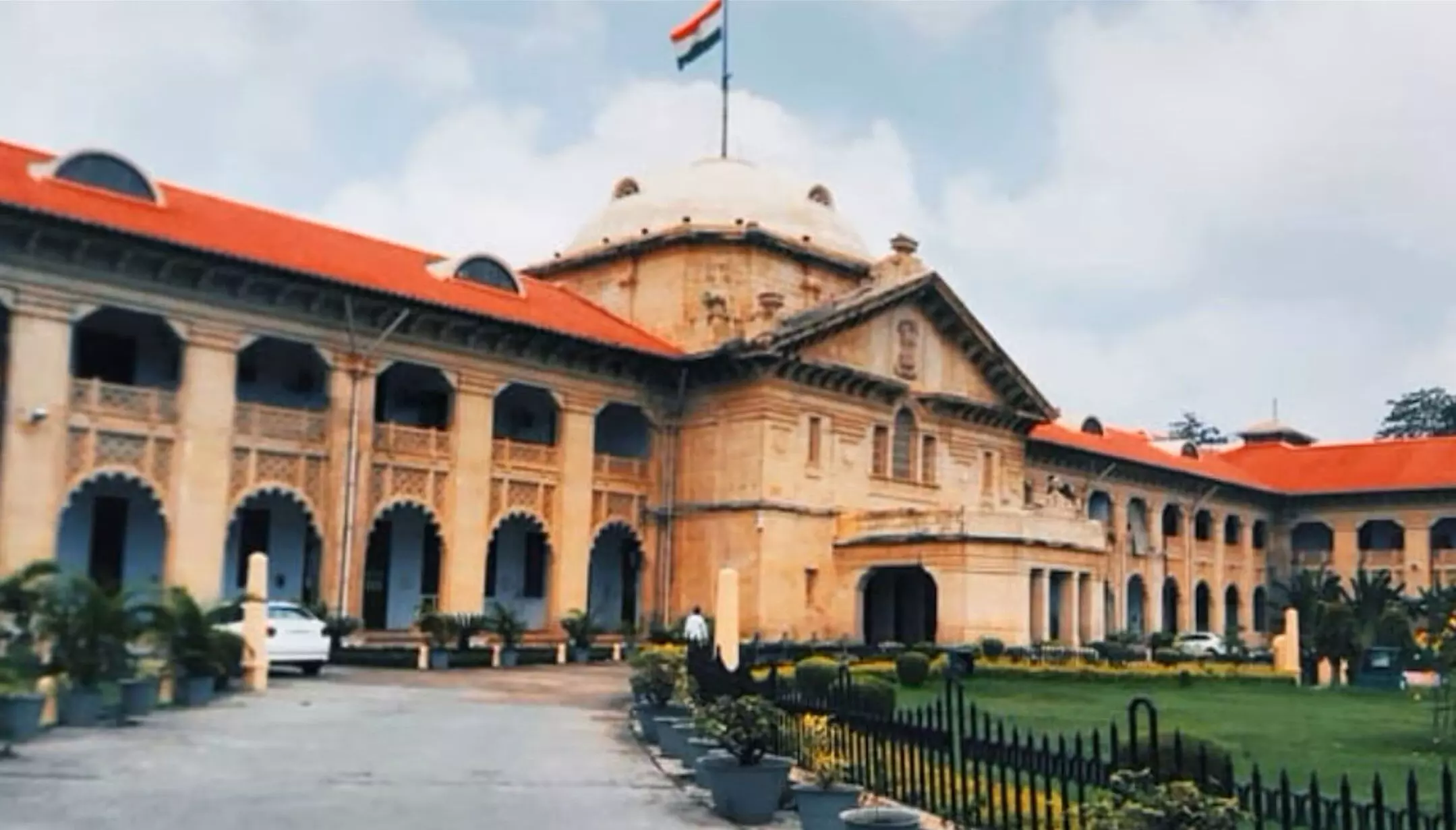 बहुसंख्यक आबादी हो जाएगी अल्पसंख्यक, धर्मांतरण सभाओं पर लगे रोक, इलाहाबाद हाई कोर्ट की बड़ी टिप्पणी बहुसंख्यक आबादी हो जाएगी अल्पसंख्यक, धर्मांतरण सभाओं पर लगे रोक, इलाहाबाद हाई कोर्ट की बड़ी टिप्पणी