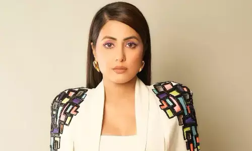 Hina Khan Breast cancer: ब्रेस्ट कैंसर मरीज हिना खान ने शेयर किया अपने पहले कीमो सेशन का वीडियो, बालीं- मैं झुकने से इनकार करती हूं Hina Khan Breast cancer: ब्रेस्ट कैंसर मरीज हिना खान ने शेयर किया अपने पहले कीमो सेशन का वीडियो, बालीं- मैं झुकने से इनकार करती हूं