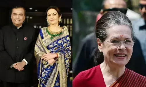 Anant Ambani Wedding: 10 जनपथ पहुंचे मुकेश अंबानी, सोनिया गांधी को दिया बेटे अनंत की शादी का कार्ड