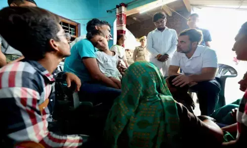 Hathras Stampede: पीड़ित परिवारों से मिलने हाथरस पहुंचे राहुल गांधी, दिया बड़ा बयान