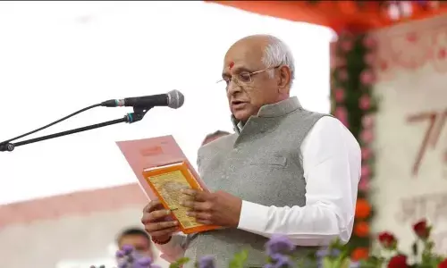 Gujarat News: सरकारी कर्मचारियों को भूपेंद्र पटेल सरकार का तोहफा, DA बढ़ाने का ऐलान Gujarat News: सरकारी कर्मचारियों को भूपेंद्र पटेल सरकार का तोहफा, DA बढ़ाने का ऐलान