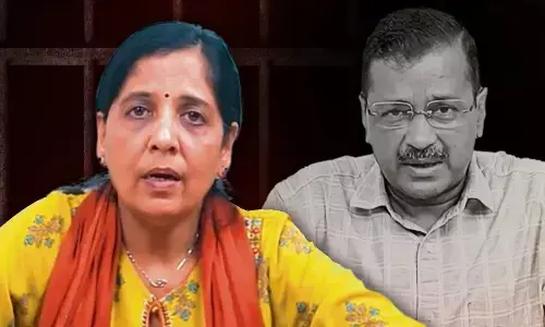 Delhi News Hindi: अरविंद केजरीवाल की गिरफ्तारी में MSR कनेक्शन, पत्नी सुनीता केजरीवाल का चौंकाने वाला दावा Delhi News Hindi: अरविंद केजरीवाल की गिरफ्तारी में MSR कनेक्शन, पत्नी सुनीता केजरीवाल का चौंकाने वाला दावा