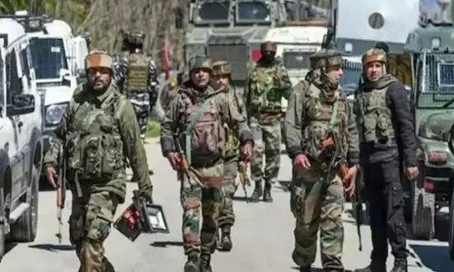 Jammu Kashmir News: рдХреБрд▓рдЧрд╛рдо рдореЗрдВ рд╕реБрд░рдХреНрд╖рд╛рдмрд▓реЛрдВ рдФрд░ рдЖрддрдВрдХрд┐рдпреЛрдВ рдХреЗ рдмреАрдЪ рдореБрдарднреЗрдбрд╝, рд╕реЗрдирд╛ рдХрд╛ рдПрдХ рдЬрд╡рд╛рди рд╢рд╣реАрдж Jammu Kashmir News: рдХреБрд▓рдЧрд╛рдо рдореЗрдВ рд╕реБрд░рдХреНрд╖рд╛рдмрд▓реЛрдВ рдФрд░ рдЖрддрдВрдХрд┐рдпреЛрдВ рдХреЗ рдмреАрдЪ рдореБрдарднреЗрдбрд╝, рд╕реЗрдирд╛ рдХрд╛ рдПрдХ рдЬрд╡рд╛рди рд╢рд╣реАрдж