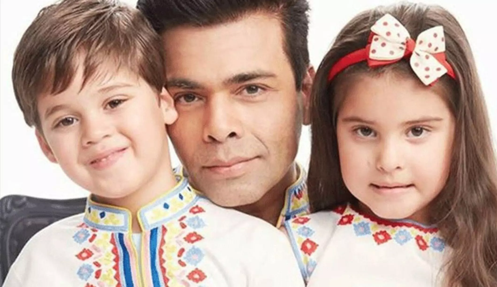 karan Johar Kids: हमारी मां कौन है? करण जौहर से ऐसे सवाल पूछते हैं बच्चे, डायरेक्टर परेशान karan Johar Kids: हमारी मां कौन है? करण जौहर से ऐसे सवाल पूछते हैं बच्चे, डायरेक्टर परेशान