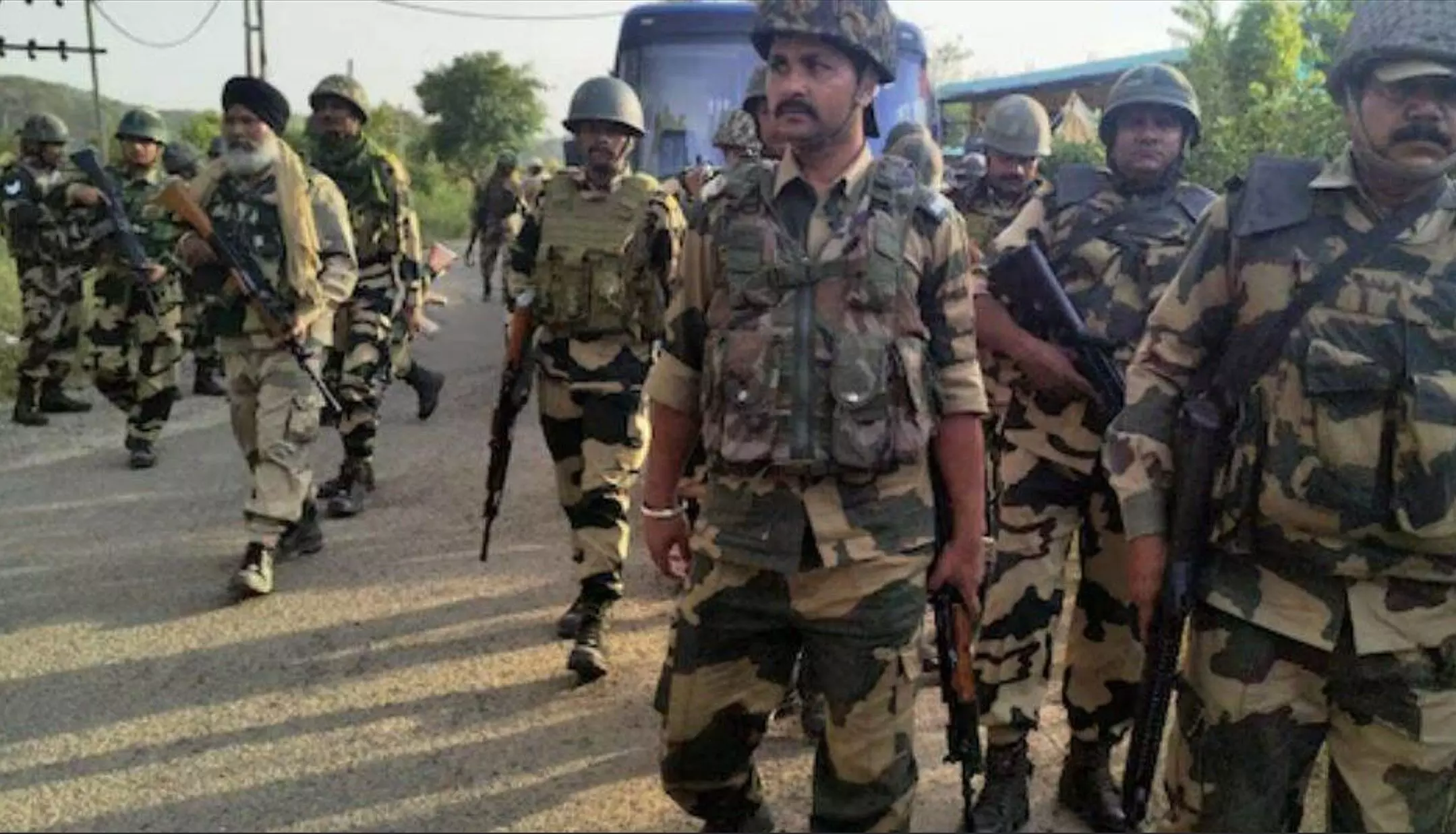 Kathua Terror Attack: कठुआ आतंकी हमले के बीच सामने आई पाकिस्तान की एक और हरकत, पढ़िए रक्षा मंत्री राजनाथ सिंह की प्रतिक्रिया Kathua Terror Attack: कठुआ आतंकी हमले के बीच सामने आई पाकिस्तान की एक और हरकत, पढ़िए रक्षा मंत्री राजनाथ सिंह की प्रतिक्रिया