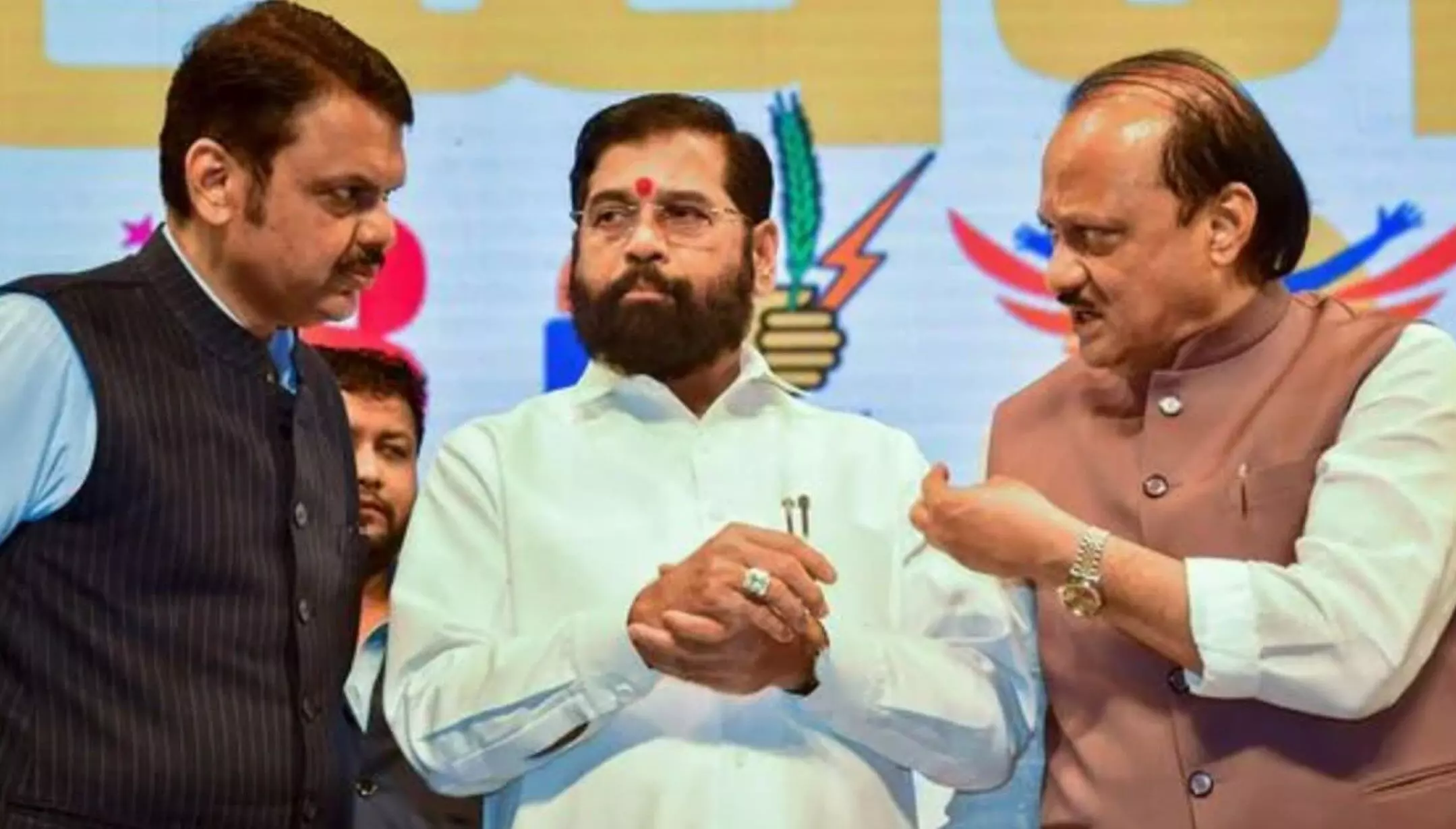 Maharashtra Vidhan Parishad Election: महाराष्ट्र में होटल में क्यों कैद हो रहे विधायक, क्या कुछ बड़ा होने वाला है? Maharashtra Vidhan Parishad Election: महाराष्ट्र में होटल में क्यों कैद हो रहे विधायक, क्या कुछ बड़ा होने वाला है?