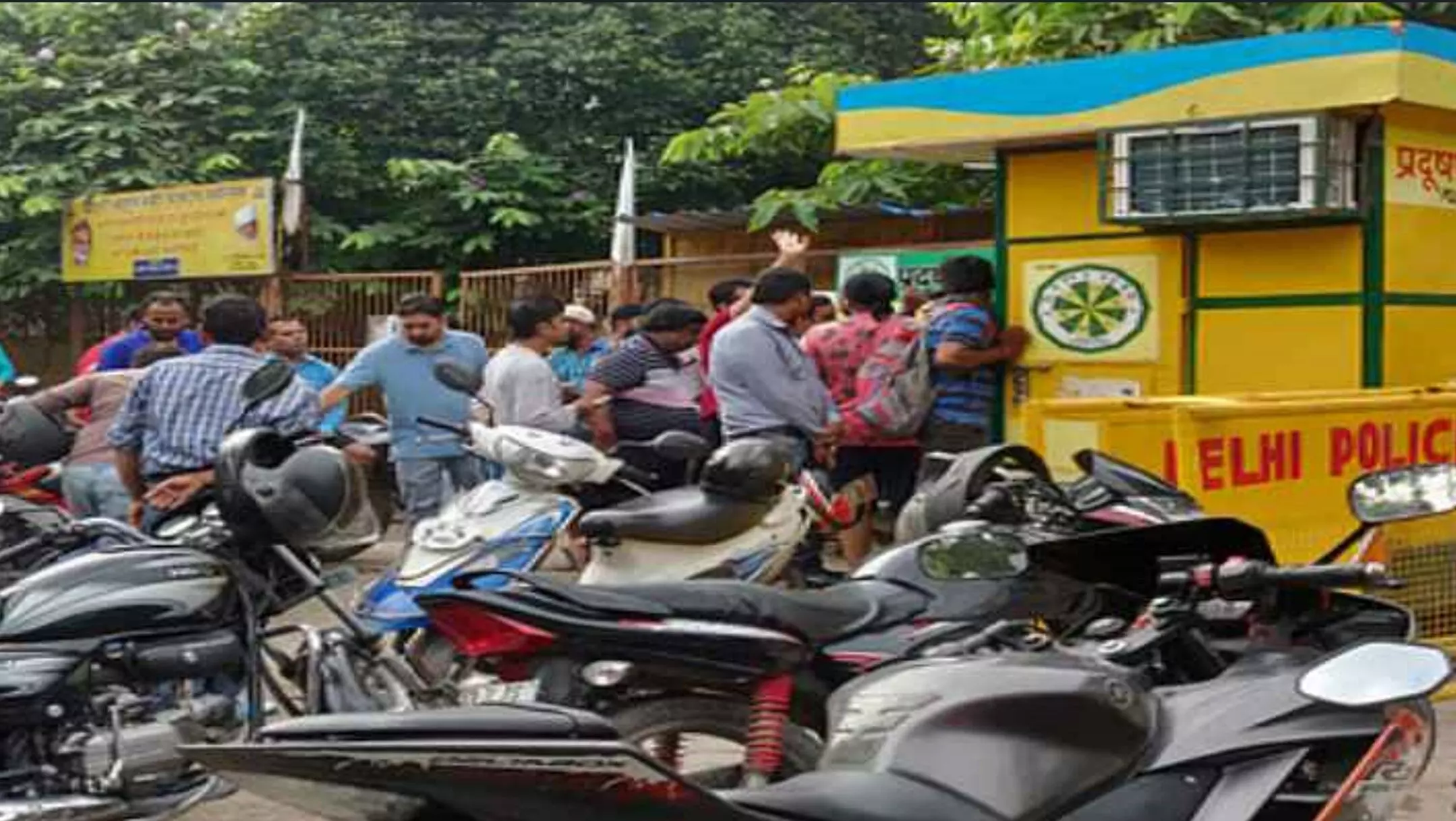 POLLUTION CHECKING RATES : 13 साल बाद पॉल्यूशन चेकिंग के दामों में इजाफा, नई दरें हुई लागू POLLUTION CHECKING RATES : 13 साल बाद पॉल्यूशन चेकिंग के दामों में इजाफा, नई दरें हुई लागू