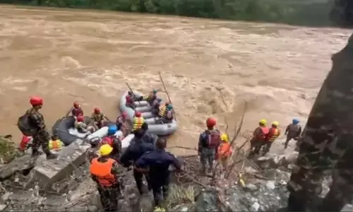 Nepal Landslide: नेपाल में भूस्खलन, नदी में बही दो बसें, 7 भारतीयों की मौत Nepal Landslide: नेपाल में भूस्खलन, नदी में बही दो बसें, 7 भारतीयों की मौत