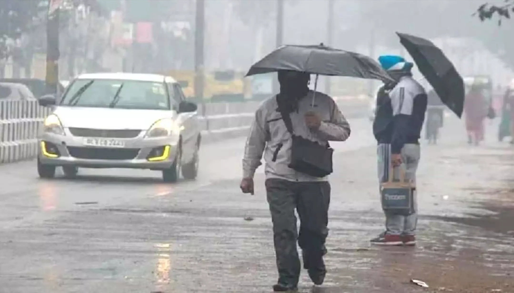 Weather Update: दिल्ली-NCR में मौसम ने ली करवट, झमाझम बारिश, IMD ने जारी किया अलर्ट Weather Update: दिल्ली-NCR में मौसम ने ली करवट, झमाझम बारिश, IMD ने जारी किया अलर्ट
