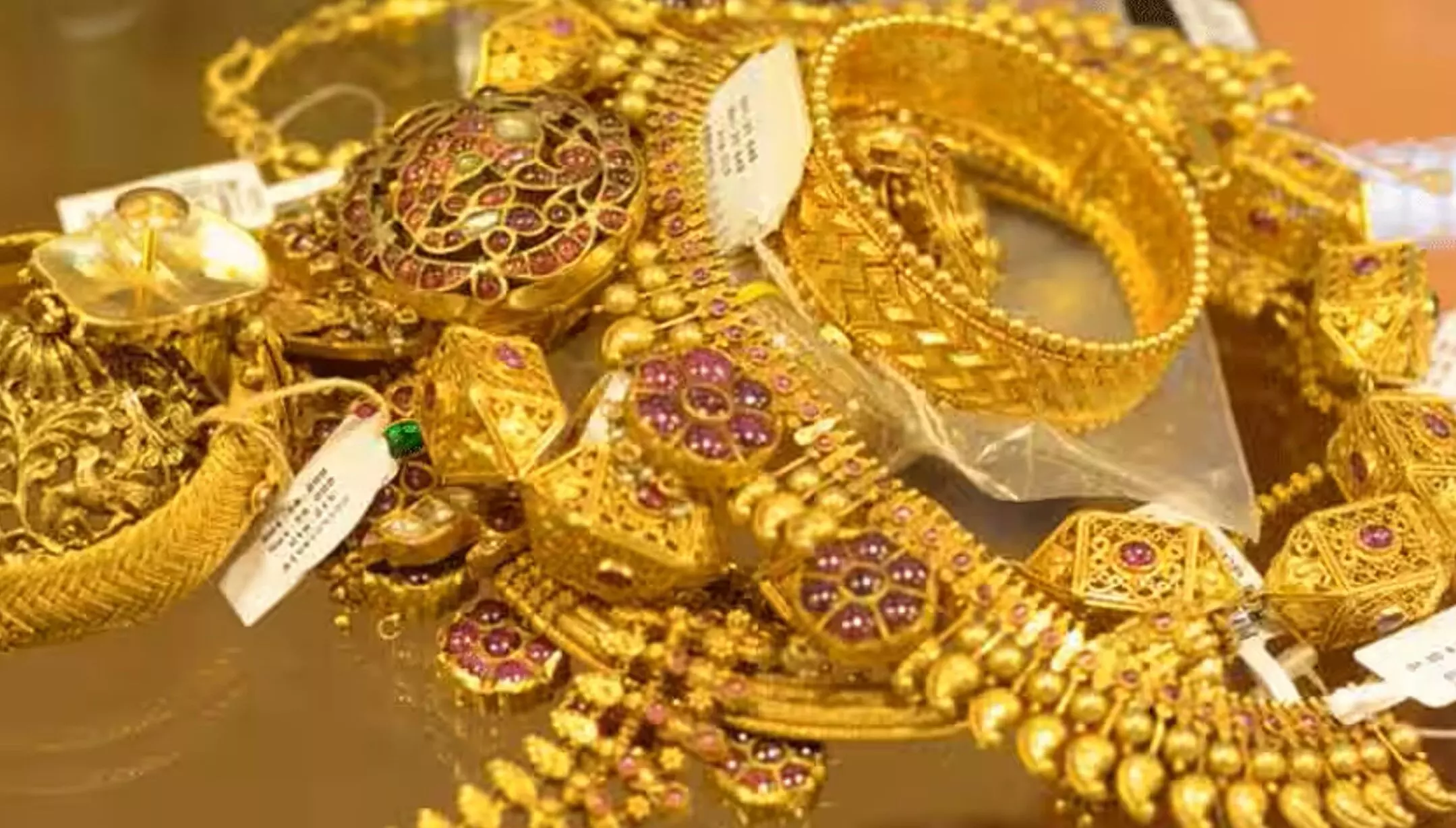 Gold Price Today: सर्राफा बाजार में भारी गिरावट, जानें आज कितना सस्ता हुआ सोना-चांदी Gold Price Today: सर्राफा बाजार में भारी गिरावट, जानें आज कितना सस्ता हुआ सोना-चांदी