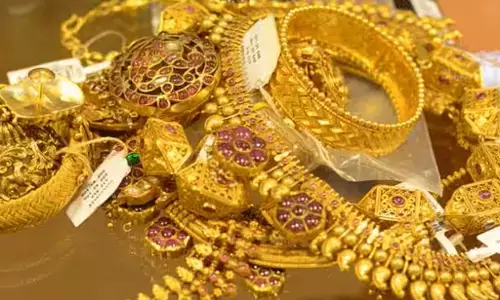 Gold Price Today: सर्राफा बाजार में भारी गिरावट, जानें आज कितना सस्ता हुआ सोना-चांदी Gold Price Today: सर्राफा बाजार में भारी गिरावट, जानें आज कितना सस्ता हुआ सोना-चांदी