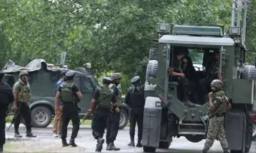 Jammu Kashmir: рд░рд╛рдЬреМрд░реА рдореЗрдВ рд╕реЗрдирд╛ рдХреЗ рдХреИрдВрдк рдкрд░ рдмрдбрд╝рд╛ рдЖрддрдВрдХреА рд╣рдорд▓рд╛ рдирд╛рдХрд╛рдо, рдЧреЛрд▓реАрдмрд╛рд░реА рдЬрд╛рд░реА Jammu Kashmir: рд░рд╛рдЬреМрд░реА рдореЗрдВ рд╕реЗрдирд╛ рдХреЗ рдХреИрдВрдк рдкрд░ рдмрдбрд╝рд╛ рдЖрддрдВрдХреА рд╣рдорд▓рд╛ рдирд╛рдХрд╛рдо, рдЧреЛрд▓реАрдмрд╛рд░реА рдЬрд╛рд░реА