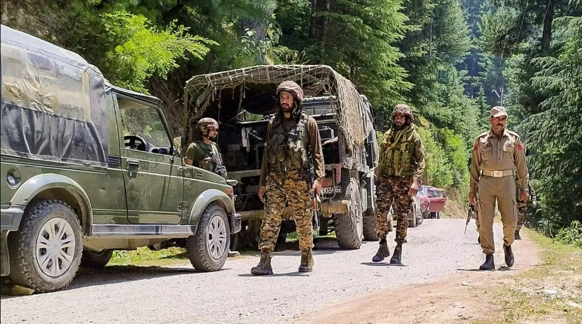 Kupwara Encounter: कुपवाड़ा के लोलाब में सुरक्षा बलों और आतंकियों के बीच मुठभेड़, एक आतंकी ढेर, एक जवान घायल Kupwara Encounter: कुपवाड़ा के लोलाब में सुरक्षा बलों और आतंकियों के बीच मुठभेड़, एक आतंकी ढेर, एक जवान घायल