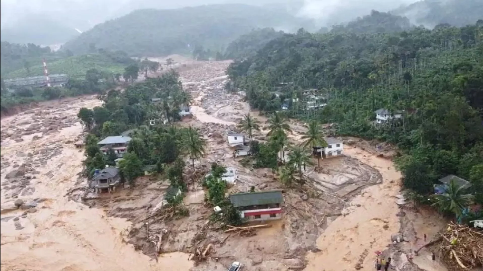 Wayanad Landslide: केरल के वायनाड में भूस्खलन से मची तबाही, अब तक 70 की मौत, कई घायल, रेस्क्यू ऑपरेशन जारी Wayanad Landslide: केरल के वायनाड में भूस्खलन से मची तबाही, अब तक 70 की मौत, कई घायल, रेस्क्यू ऑपरेशन जारी