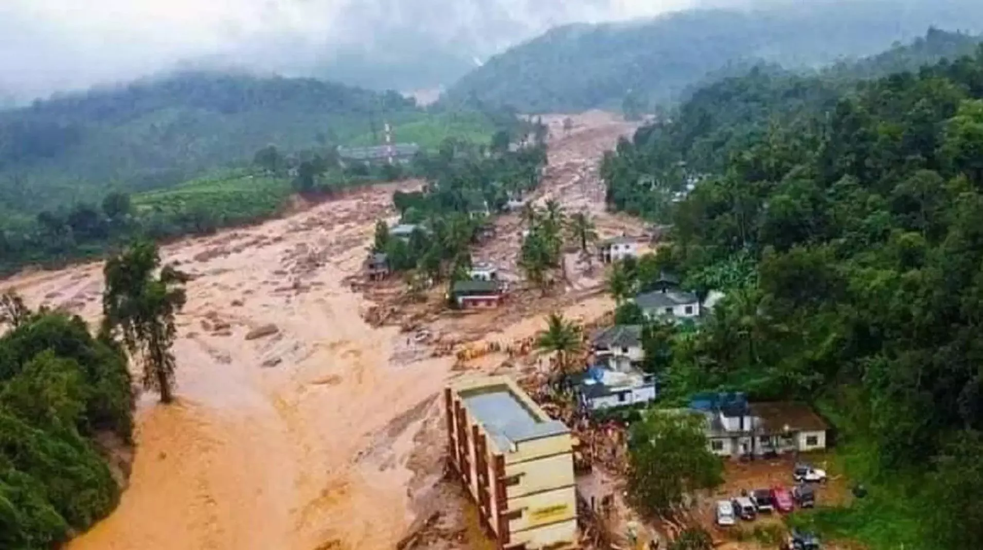 Kerala Landslide: वायनाड में लगातार तीन बार हुआ भूस्खलन, मलबे में दब गए दर्जनों लोग, पानी में तैर रहे शव Kerala Landslide: वायनाड में लगातार तीन बार हुआ भूस्खलन, मलबे में दब गए दर्जनों लोग, पानी में तैर रहे शव