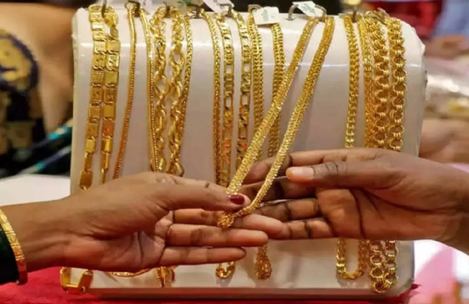 Gold Price Today: सोने-चांदी की कीमतों में फिर उछाल, जानें आज कितने बढ़े दाम Gold Price Today: सोने-चांदी की कीमतों में फिर उछाल, जानें आज कितने बढ़े दाम