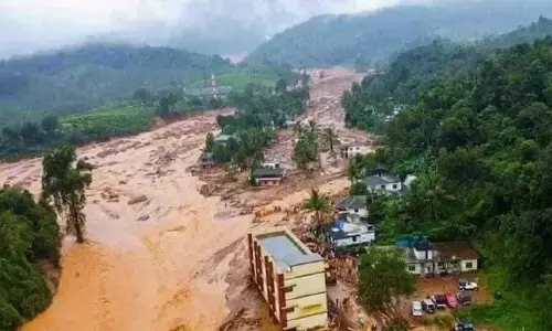 Kerala Landslide: वायनाड में लगातार तीन बार हुआ भूस्खलन, मलबे में दब गए दर्जनों लोग, पानी में तैर रहे शव