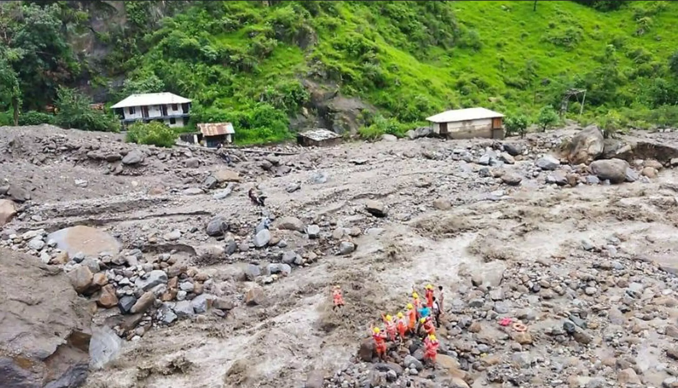 Himachal Cloud Burst: 5 जगह बादल फटे, 4 मौतें, 52 लापता...हिमाचल में बारिश ने कहां और कितना कहर ढाया? Himachal Cloud Burst: 5 जगह बादल फटे, 4 मौतें, 52 लापता...हिमाचल में बारिश ने कहां और कितना कहर ढाया?
