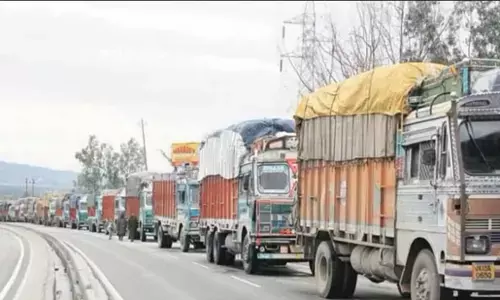 Kaushambi News: राष्ट्रीय राजमार्ग बना ट्रक चालकों का पार्किंग स्थल: ढाबों पर अवैध धंधे चरम पर Kaushambi News: राष्ट्रीय राजमार्ग बना ट्रक चालकों का पार्किंग स्थल: ढाबों पर अवैध धंधे चरम पर