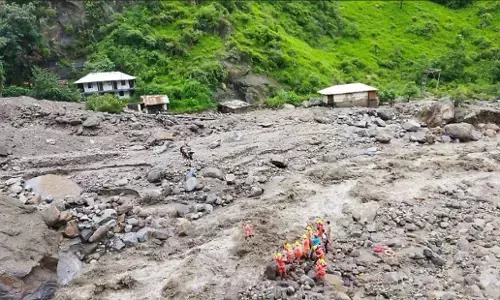 Himachal Cloud Burst: 5 जगह बादल फटे, 4 मौतें, 52 लापता...हिमाचल में बारिश ने कहां और कितना कहर ढाया? Himachal Cloud Burst: 5 जगह बादल फटे, 4 मौतें, 52 लापता...हिमाचल में बारिश ने कहां और कितना कहर ढाया?