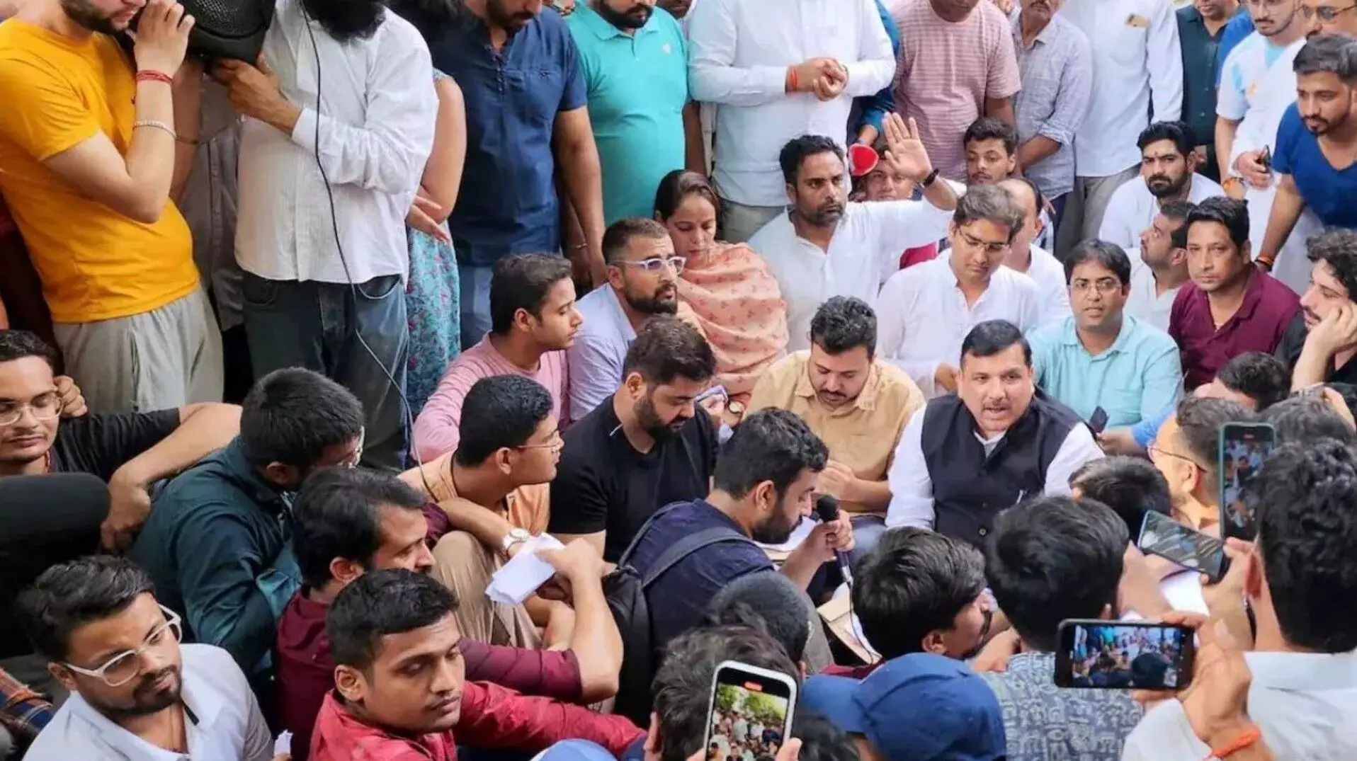 Delhi Coaching Incident: संजय सिंह का बड़ा ऐलान, जान गंवाने वाले छात्रों की याद में बनेगी लाइब्रेरी, आएगा नया कानून
