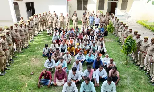 Kushinagar Crime Hindi : 24 घंटे में कुशीनगर पुलिस ने 113 अभियुक्तों को किया गिरफ्तार Kushinagar Crime Hindi : 24 घंटे में कुशीनगर पुलिस ने 113 अभियुक्तों को किया गिरफ्तार