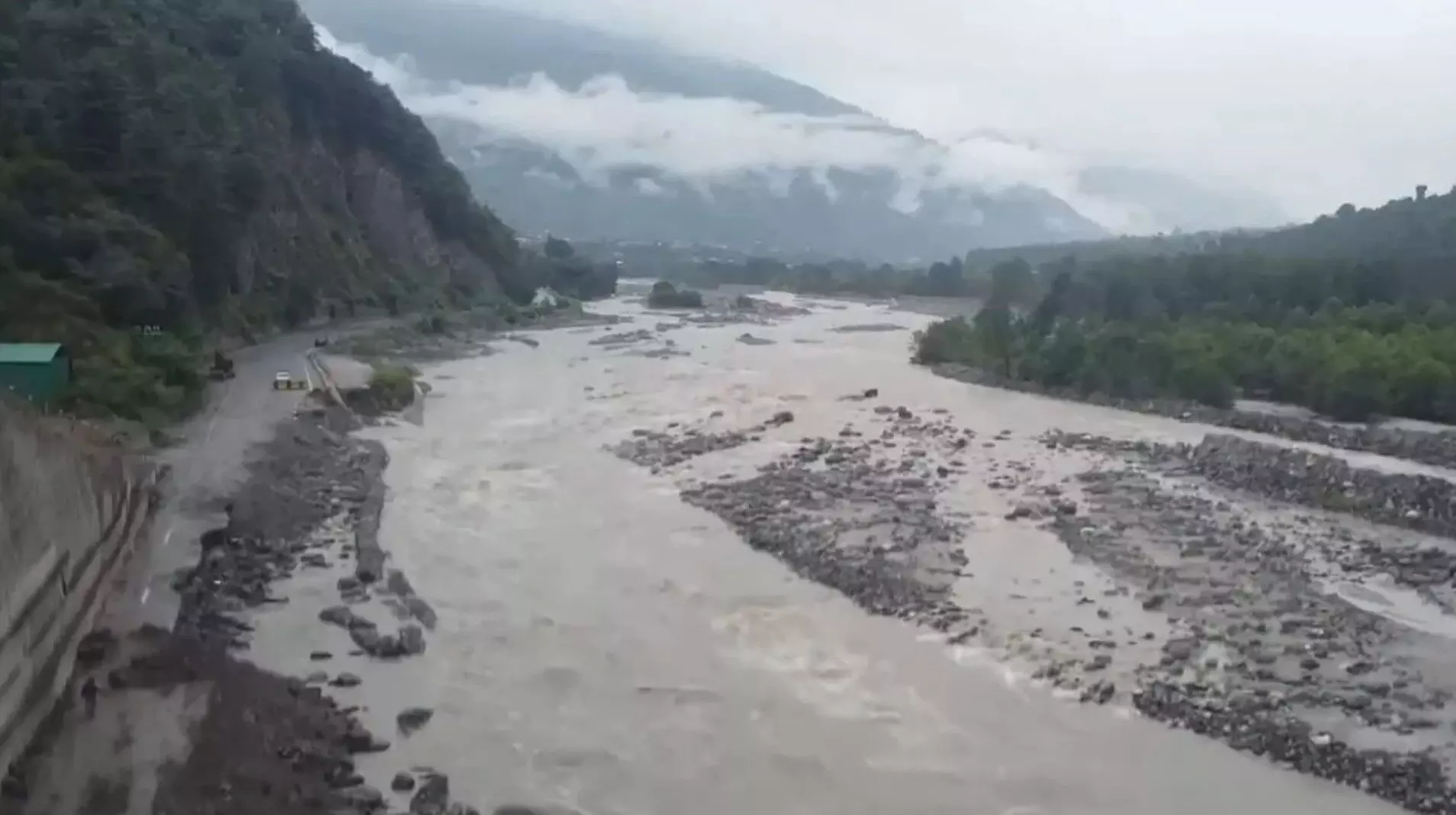 Himachal Pradesh Cloud Burst: हिमाचल में कुदरत का कहर, बादल फटने से आई बाढ़, 6 लोगों की मौत, 53 लापता